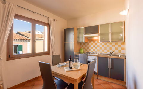 Cristal Blu Apartments In Santa Teresa Gallura: Meubilair, Huis, Deur, Beits, Stoel, Appartement, Hardwood, Keuken En Eettafel, Major Appliance, Keuken
