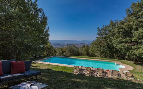 Villa Linchiano: Zwembad, Landschap, Land Lot, Landscaping, Boerderij, Eco Hotel, Landgoed, Villa, Backyard