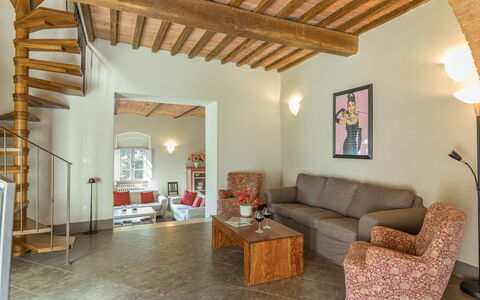 Villa Linchiano: Muur, Interieur Ontwerp, Meubilair, Flooring, Hout, Plafond, Verdieping, Bankstel, Kamer, Woonkamer