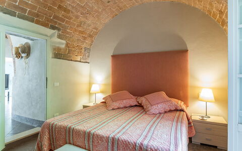 Villa Linchiano: Meubilair, Muur, Slaapkamer, Bed, Interieur Ontwerp, Laken, Bedding, Plafond, Verdieping, Flooring