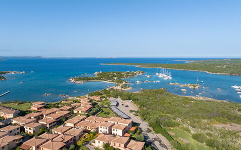 Golfo Aranci Apartments With Ac: Vogelperspectief, Kust En Oceanic Landvormen, Kust, Luchtfotografie, Zee, Oceaan, Baai, Jachthaven, Kust