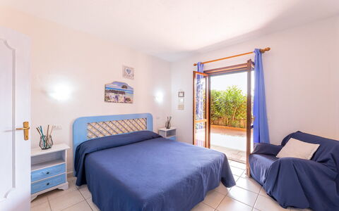 Golfo Aranci Apartments With Ac: Meubilair, Appartement, Toevlucht, Stoel, Slaapkamer, Hotel, Bed, Villa, Bedding, Bed Frame