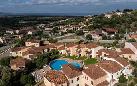 Apartment Sardinia Seaside Ac And Wifi: Luchtfotografie, Vogelperspectief, Toevlucht, Badplaats, Zwembad