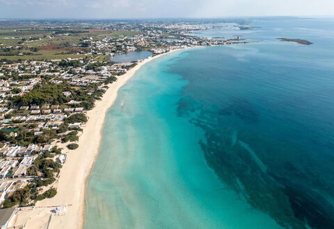 Villetta Red Coral Seaside Salento: Blauw, Dag, Zwemwater, Watervoorraden, Kust, Zee, Kust En Oceanic Landvormen, Strand, Horizon, Oceaan