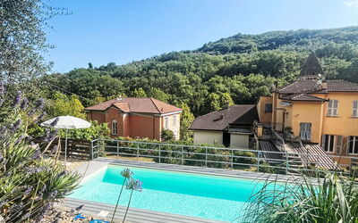 Molini di Prelà 42: Zwembad, Blauw, Toevlucht, Samengesteld Materiaal, Eco Hotel, Thermae, Waterpartij, Schaduw, Hotel, Buitenmeubels