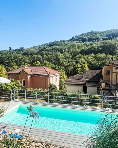 Molini di Prelà 42: Zwembad, Blauw, Toevlucht, Samengesteld Materiaal, Eco Hotel, Thermae, Waterpartij, Schaduw, Hotel, Buitenmeubels