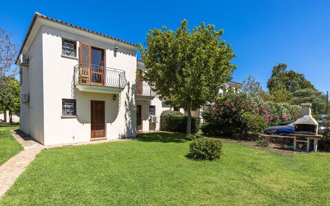 Budoni Homes Seaside, Ac And Bike: Woongebied, Struik, Huis, Huis, Gazon, Tuin, Landgoed, Landscaping, Voorstad, Werf