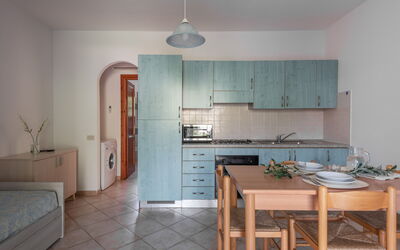 Appartamento Macchia: Flooring, Interieur Ontwerp, Verdieping, Meubilair, Kamer, Appartement, Countertop, Plafond, Keuken, Keuken En Eettafel