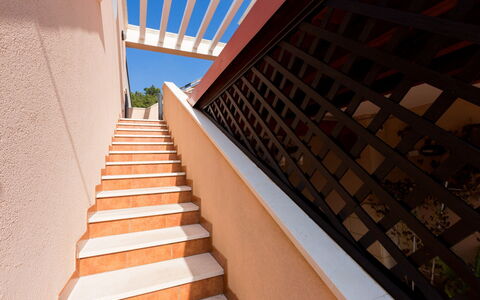 Appartamento Lido Specchiolla: Hout, Samengesteld Materiaal, Beits, Leuning, Daylighting, Trap, Balkon