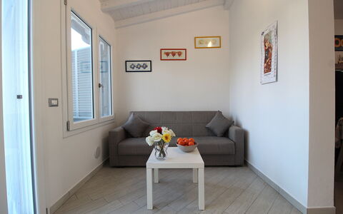 Villetta Elena, Ac, Wifi, Lido Degli Scacchi: Meubilair, Interieur Ontwerp, Flooring, Bankstel, Hout, Verdieping, Kamer, Woonkamer, Appartement, Huis