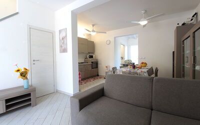 Villetta Elena, Ac, Wifi, Lido Degli Scacchi: Meubilair, Interieur Ontwerp, Flooring, Verdieping, Bankstel, Hout, Kamer, Plafond, Woonkamer, Appartement