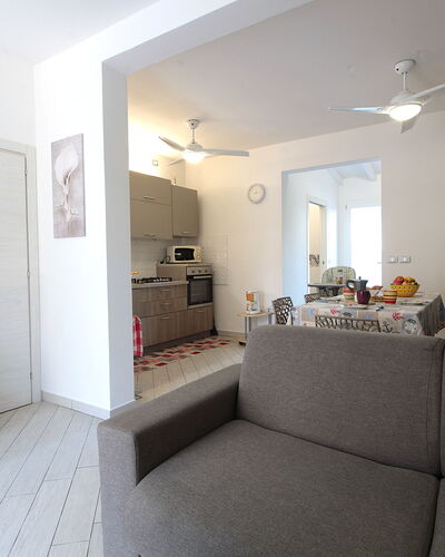 Villetta Elena, Ac, Wifi, Lido Degli Scacchi: Meubilair, Interieur Ontwerp, Flooring, Verdieping, Bankstel, Hout, Kamer, Plafond, Woonkamer, Appartement