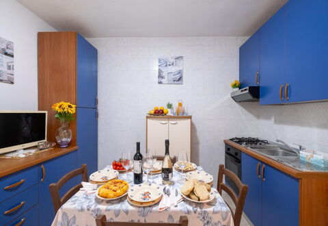 On The Sea San Foca,wifi, Ac: Appartement, Kamer, Stoel, Kamerplant, Hotel, Cabinetry, Gordijn