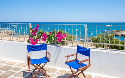 Vista Mare Da Rossella: Blauw, Meubilair, Zee, Stoel, Oceaan, Kust En Oceanic Landvormen, Buitenmeubels, Kust, Balkon, Strand