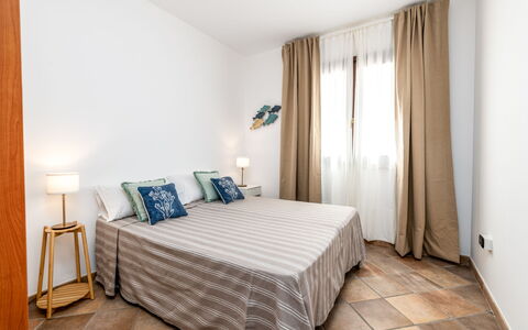 La Vista Mare Da Viola: Interieur Ontwerp, Meubilair, Flooring, Slaapkamer, Bed, Verdieping, Hout, Kamer, Laken, Linens