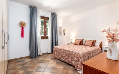 La Vista Mare Da Viola: Meubilair, Interieur Ontwerp, Flooring, Verdieping, Hout, Bed, Slaapkamer, Kamer, Plafond, Huis