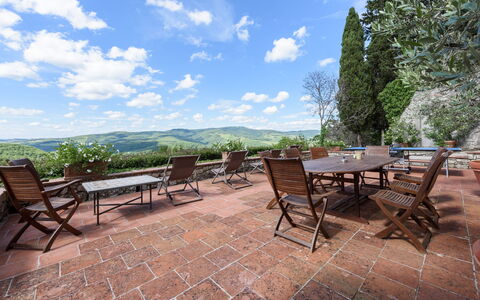 Villa Poggio La Croce: Heuvel, Landschap, Meubilair, Buitenmeubels, Heuvel Station, Bergketen, Stoel, Vallei, Landscaping, Ridge