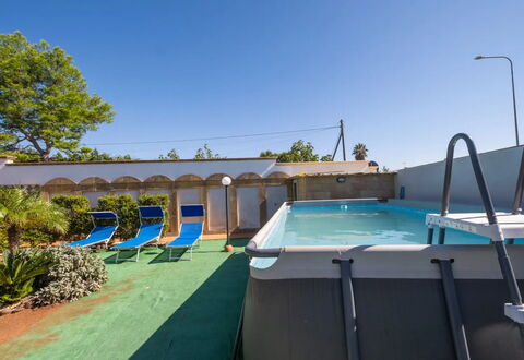 Sea Coral Apartment In Porto Cesareo: Blauw, Zwembad, Samengesteld Materiaal, Schaduw, Toevlucht, Eco Hotel, Hotel, Kamerplant, Buitenmeubels