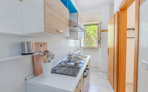Villa Asami: Keuken, Major Appliance, Countertop, Hout, Flooring, Toestel Van De Keuken, Interieur Ontwerp, Verdieping, Cabinetry, Gootsteen