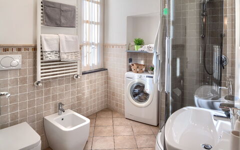 Ca Du Checcu: Loodgieterswerkinrichting, Badkamer, Interieur Ontwerp, Flooring, Wc Bril, Toilet, Wastafel, Verdieping, Kraan, Loodgieter