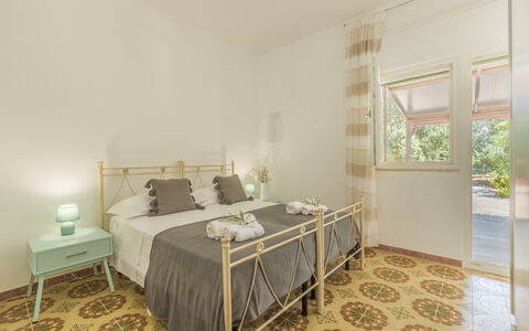Villa San Vito: Meubilair, Interieur Ontwerp, Flooring, Verdieping, Bed, Slaapkamer, Plafond, Hout, Kamer, Textiel