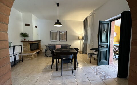 Villa Azzurra: Meubilair, Flooring, Verdieping, Interieur Ontwerp, Stoel, Verlichting, Plafond, Tafel, Kamer, Woonkamer