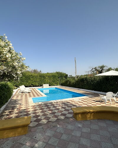 Villa Azzurra: Zwembad, Samengesteld Materiaal, Toevlucht, Landgoed, Landscaping, Eco Hotel, Schaduw, Tegel, Waterpartij, Hacienda