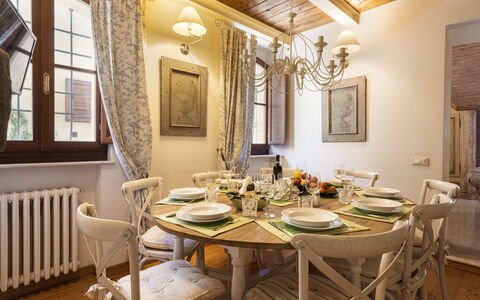 Villa Zambra: Meubilair, Interieur Ontwerp, Eetkamer, Tafel, Stoel, Hout, Plafond, Flooring, Keuken En Eettafel, Kamer