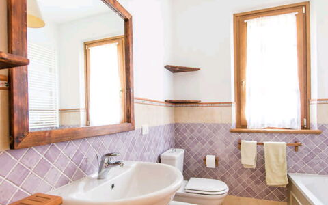 Villa Camaiore: Loodgieterswerkinrichting, Flooring, Interieur Ontwerp, Badkamer, Verdieping, Kraan, Loodgieter, Wastafel In De Badkamer, Wastafel, Huis