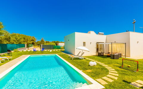 Villa Eufriama: Zwembad, Toevlucht, Villa, Hotel, Kunstgras