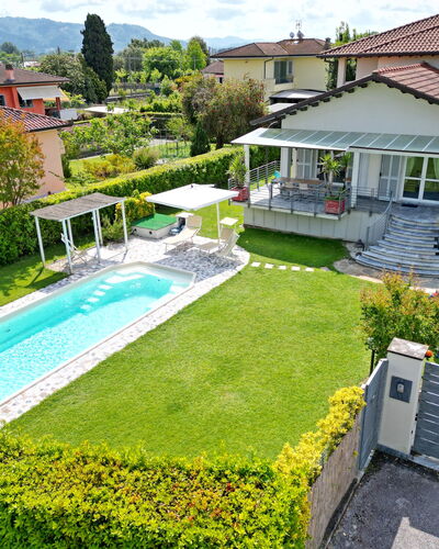 Villa Alex: Zwembad, Woongebied, Huis, Huis, Dak, Tuin, Landgoed, Gazon, Landscaping, Vrije Tijd