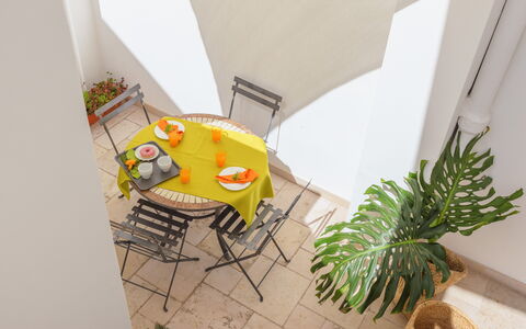 Dimora Storica: Hout, Meubilair, Interieur Ontwerp, Flooring, Verdieping, Tafel, Stoel, Bloempot, Kamerplant, Keuken En Eettafel