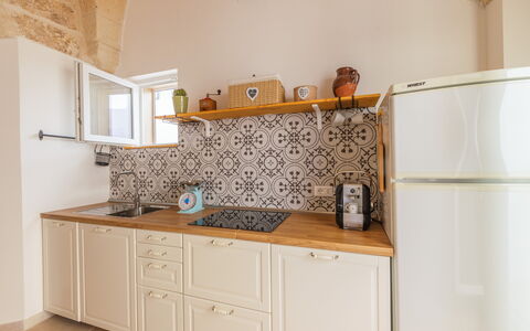 Dimora Storica: Keuken, Flooring, Interieur Ontwerp, Hout, Verdieping, Major Appliance, Toestel Van De Keuken, Countertop, Cabinetry, Meubilair