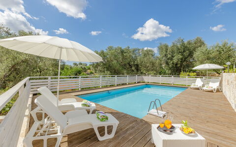 Trullo Quattro Carrini: Meubilair, Buitenmeubels, Toevlucht, Zwembad, Eco Hotel, Ligstoel, Stoel, Schaduw, Hotel, Villa