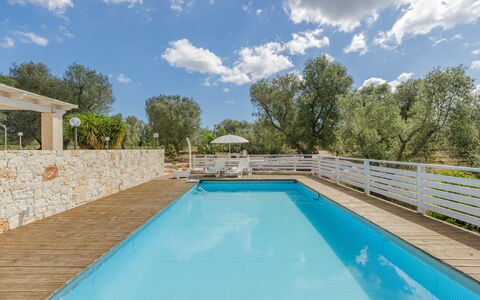 Trullo Quattro Carrini: Blauw, Zwembad, Buitenmeubels, Toevlucht, Schaduw, Eco Hotel, Recreatiecentrum, Waterpartij, Thermae, Villa