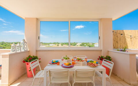 La Nuvola Sui Pedali: Appartement, Interieur Ontwerp, Flooring, Verdieping, Meubilair, Stoel, Balkon, Buitenmeubels, Toevlucht, Keuken En Eettafel