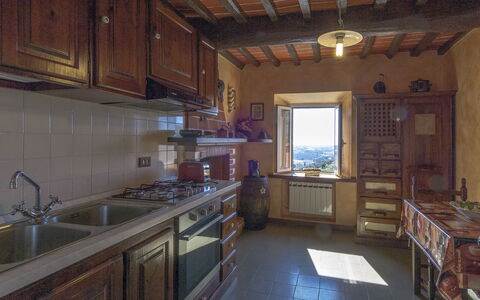 Casale La Pieve: Keuken, Meubilair, Flooring, Interieur Ontwerp, Countertop, Cabinetry, Toestel Van De Keuken, Major Appliance, Kamer, Huis