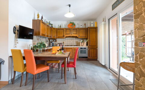 Casa Colleoro: Meubilair, Interieur Ontwerp, Flooring, Hout, Plafond, Tafel, Verdieping, Keuken, Kamer, Stoel