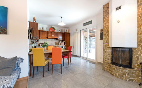 Casa Colleoro: Meubilair, Flooring, Verdieping, Interieur Ontwerp, Plafond, Stoel, Tafel, Kamer, Bankstel, Woonkamer