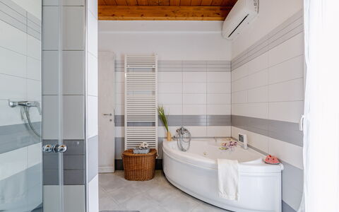Casa Colleoro: Interieur Ontwerp, Flooring, Loodgieterswerkinrichting, Verdieping, Plafond, Verlichting, Badkamer, Loodgieter, Huis, Meubilair