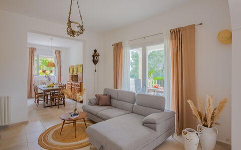 Villa Vera: Meubilair, Interieur Ontwerp, Flooring, Bankstel, Verdieping, Hout, Woonkamer, Kamer, Tafel, Huis