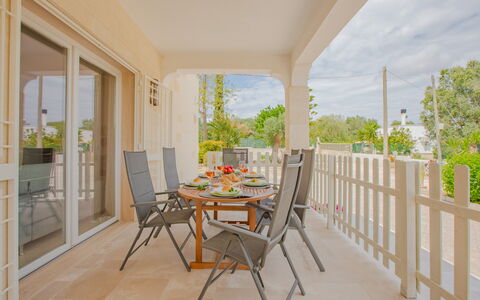 Villa Vera: Flooring, Verdieping, Interieur Ontwerp, Veranda, Meubilair, Huis, Stoel, Buitenmeubels, Plafond, Balkon