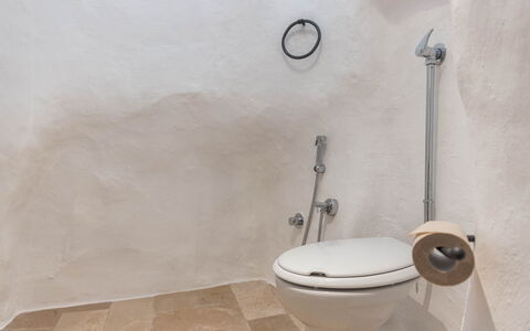 Masseria Le Monache: Loodgieterswerkinrichting, Wc Bril, Loodgieter, Toilet, Badkamer, Ceramic, Bidet, Tegel, Gips