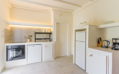 Apulia Namaste House: Interieur Ontwerp, Flooring, Countertop, Keuken, Verdieping, Major Appliance, Plafond, Cabinetry, Toestel Van De Keuken, Kamer
