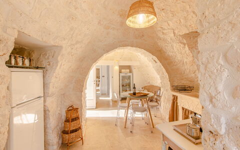 Trullo Della Quercia: Muur, Plafond, Interieur Ontwerp, Kamer, Ontwerp, Lichte Inrichting, Gips, Zolder, Houten Vloer, Hotel