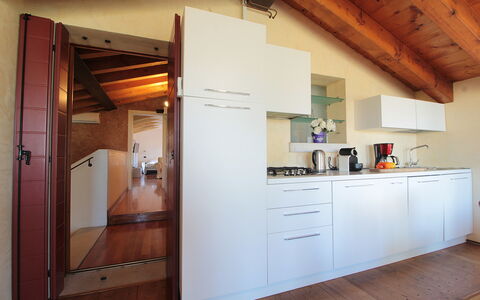 Silea Apartments, Pool, Garden, Treviso: Interieur Ontwerp, Flooring, Hout, Verdieping, Plafond, Meubilair, Kamer, Huis, Cabinetry, Keuken