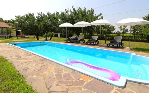 Silea Apartments, Pool, Garden, Treviso: Zwembad, Toevlucht, Vrije Tijd, Samengesteld Materiaal, Buitenmeubels, Eco Hotel, Hotel, Hacienda, Backyard, Vakantie