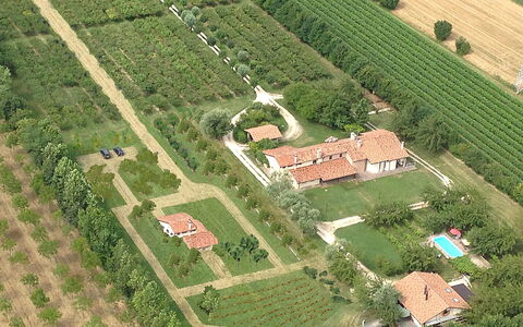 Silea Apartments, Pool, Garden, Treviso: Woongebied, Vogelperspectief, Huis, Landschap, Luchtfotografie, Plain, Plantage, Dak, Land Lot, Landelijk Gebied