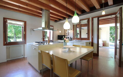 Silea Apartments, Pool, Garden, Treviso: Interieur Ontwerp, Meubilair, Flooring, Lichte Inrichting, Hout, Keuken, Plafond, Countertop, Verdieping, Huis