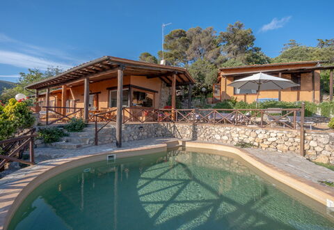 Villa Argentina: Zwembad, Toevlucht, Eco Hotel, Schaduw, Landscaping, Waterpartij, Landgoed, Outdoor Structuur, Flagstone, Buitenmeubels